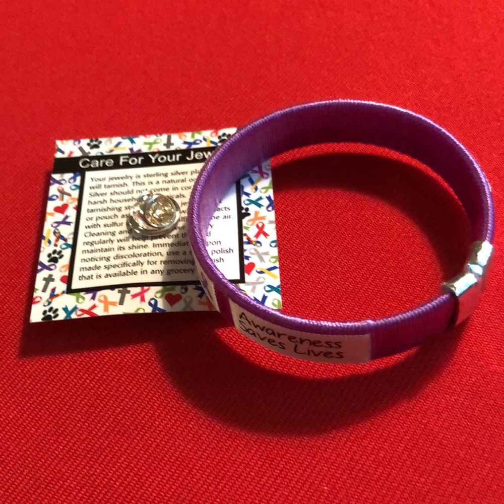 Alzheimer’s Awareness items 1 bracelet snd 1 pin